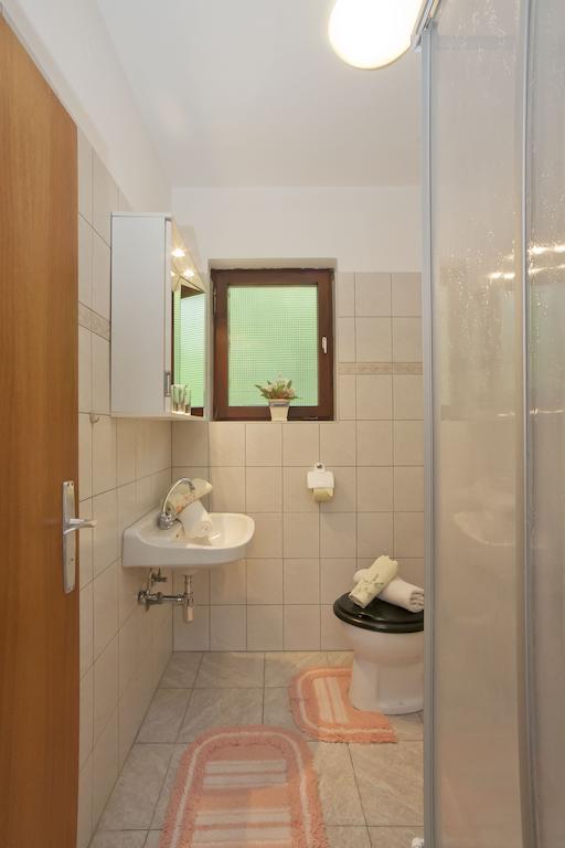 Haus Fischer Velden am Woerthersee Bilik gambar