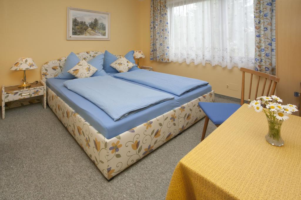 Haus Fischer Velden am Woerthersee Bilik gambar