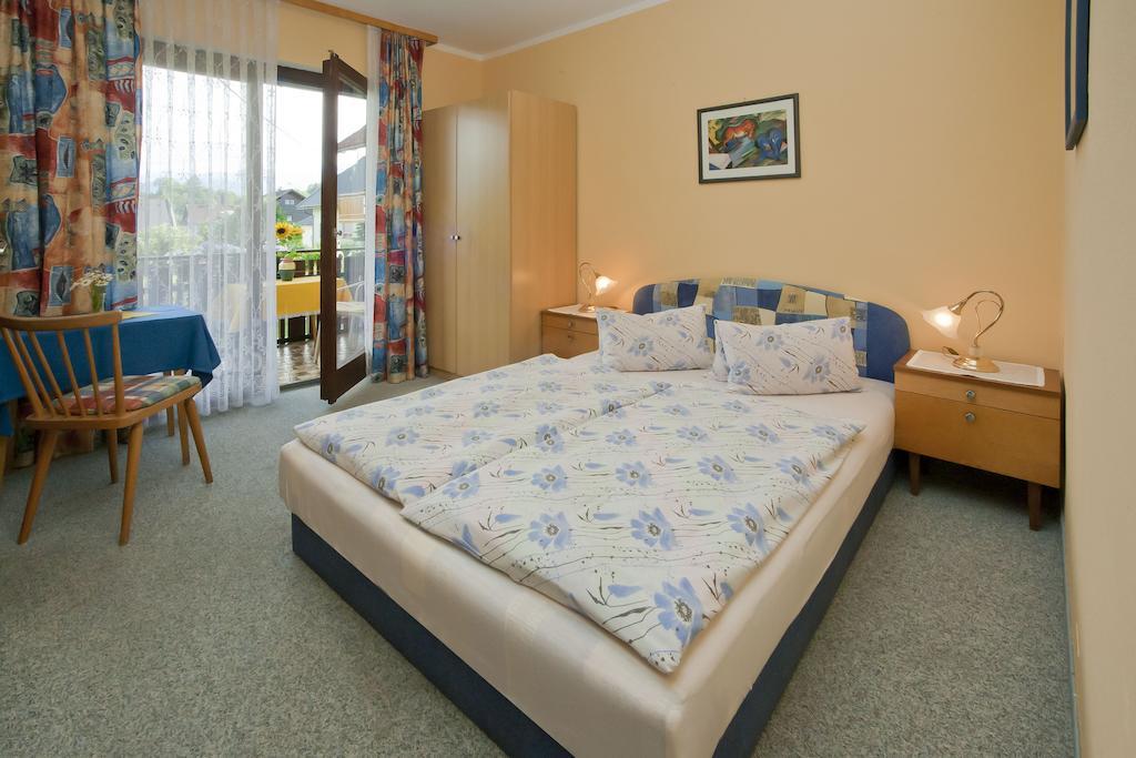 Haus Fischer Velden am Woerthersee Bilik gambar